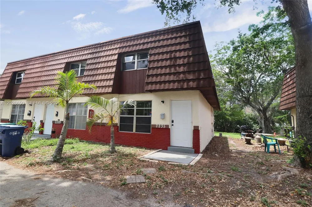 2235 NW 59th Way #2235 Lauderhill, FL 33313