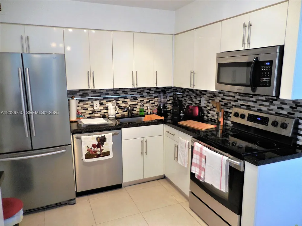 5151 Collins Ave #519 Miami Beach, FL 33140