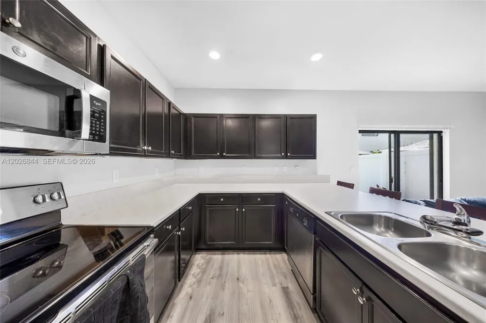 9381 W 33rd Ln Hialeah, FL 33018