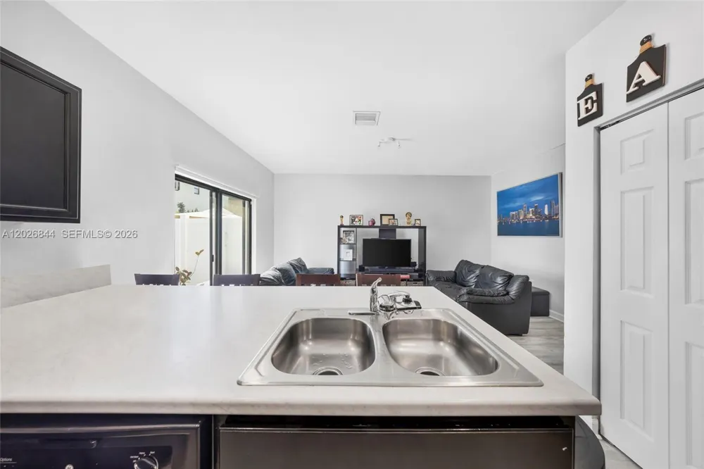 9381 W 33rd Ln Hialeah, FL 33018