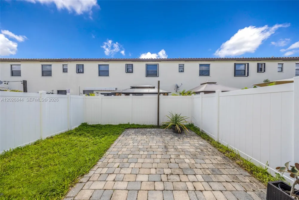 9381 W 33rd Ln Hialeah, FL 33018