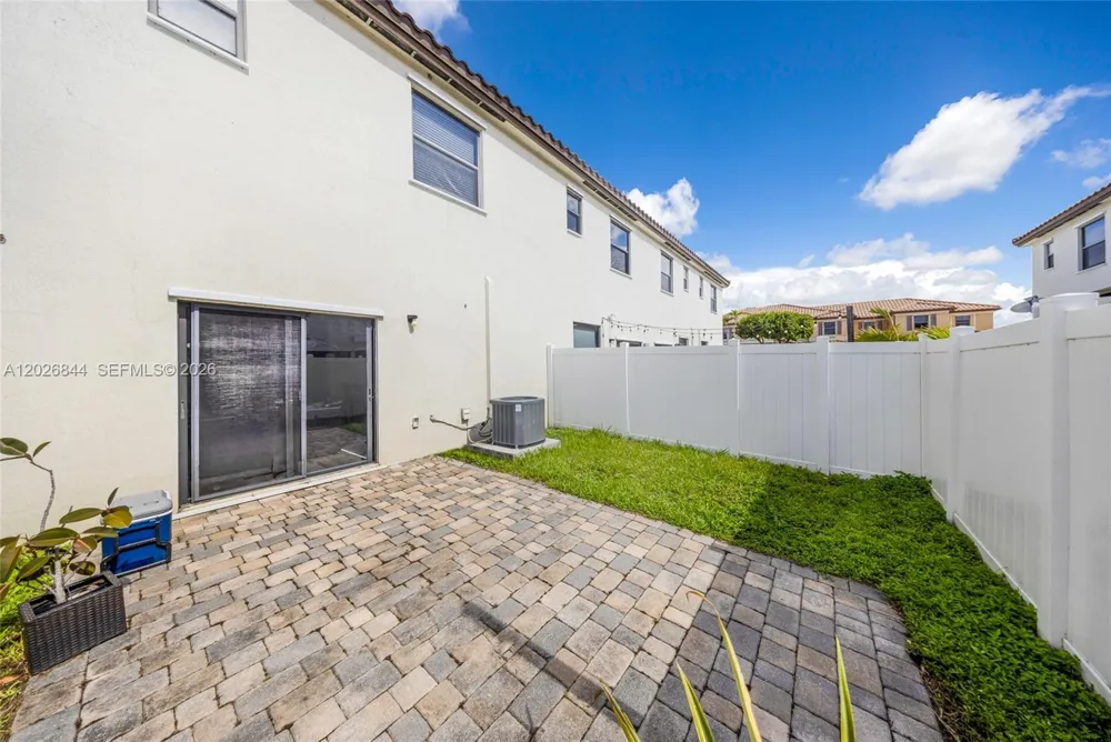 9381 W 33rd Ln Hialeah, FL 33018