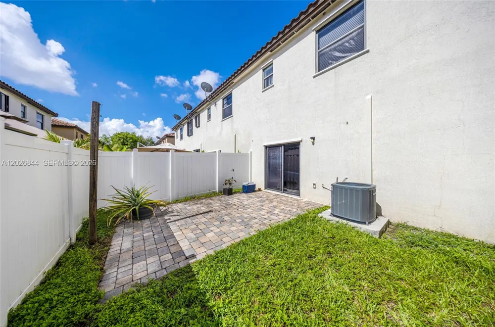 9381 W 33rd Ln Hialeah, FL 33018