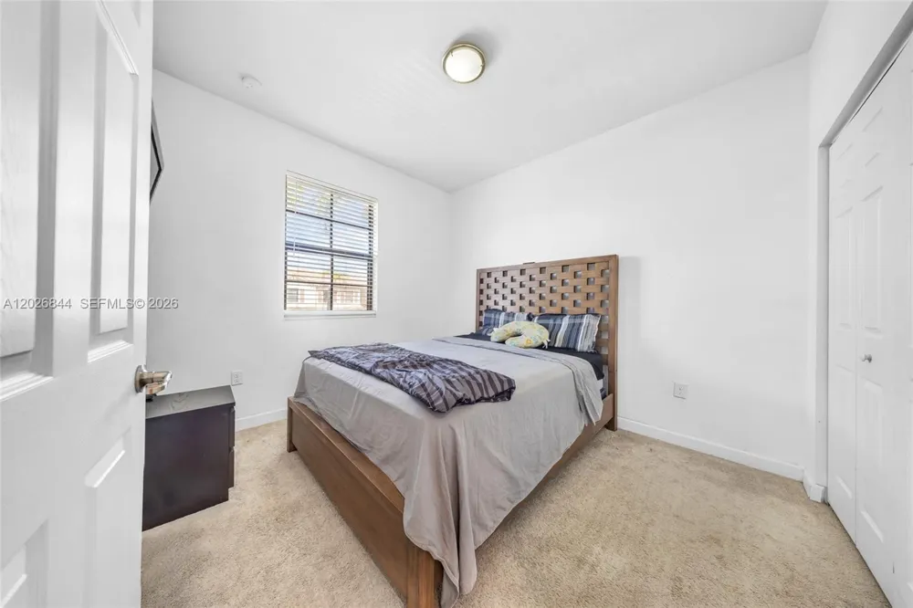 9381 W 33rd Ln Hialeah, FL 33018