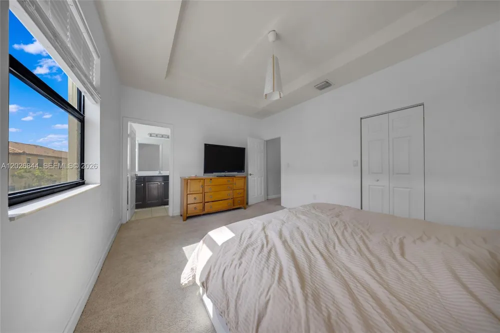 9381 W 33rd Ln Hialeah, FL 33018