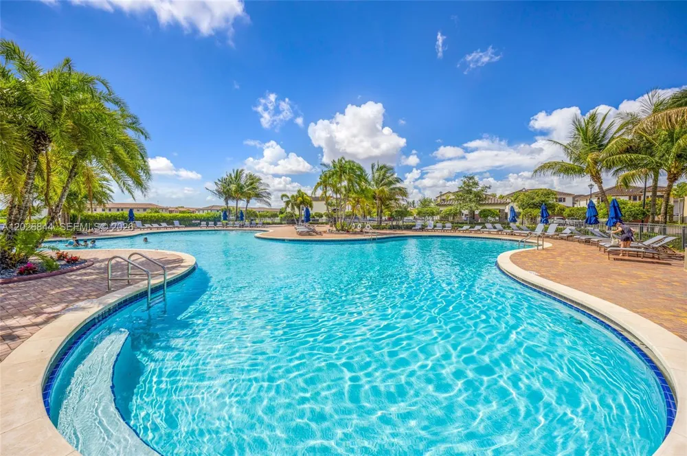 9381 W 33rd Ln Hialeah, FL 33018