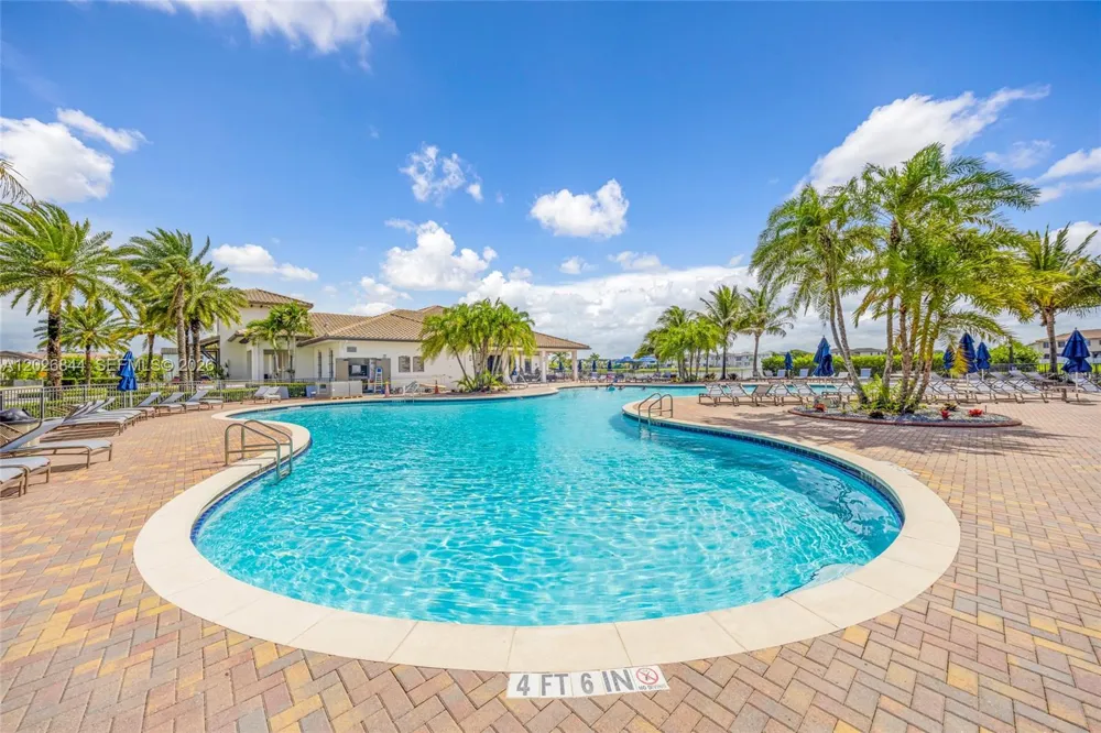 9381 W 33rd Ln Hialeah, FL 33018