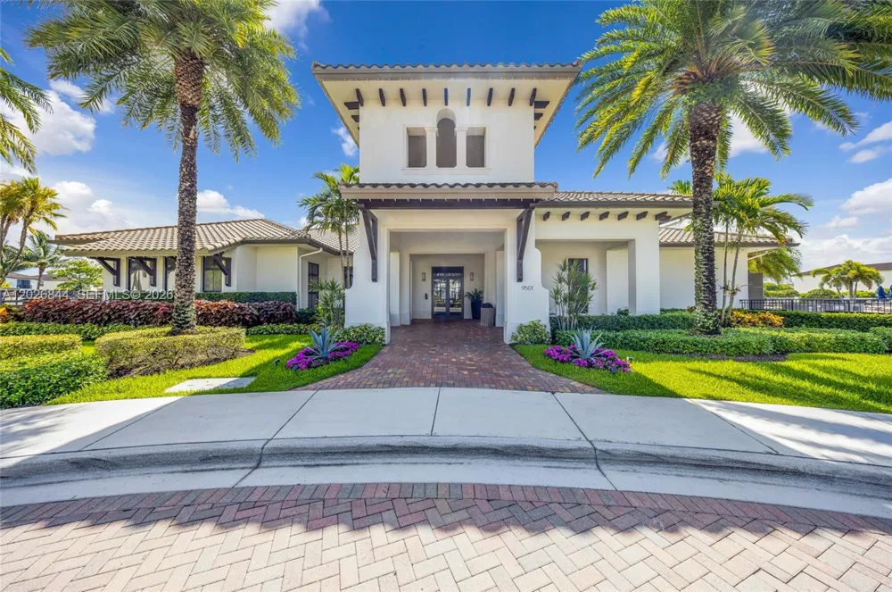 9381 W 33rd Ln Hialeah, FL 33018