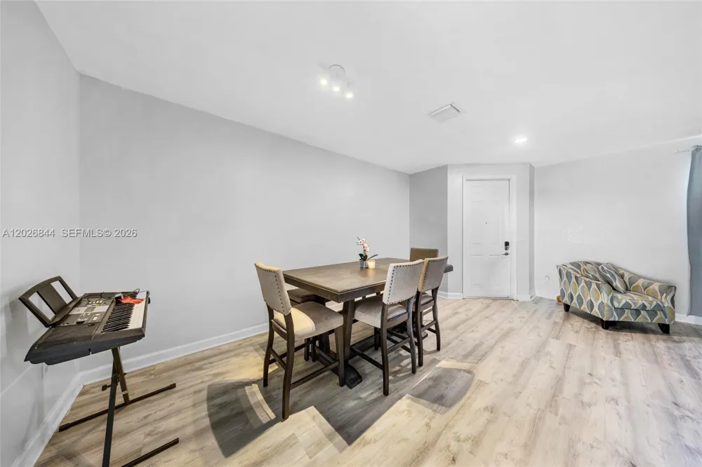 9381 W 33rd Ln Hialeah, FL 33018