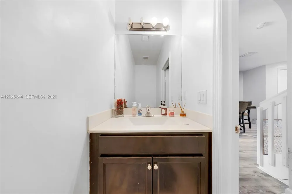 9381 W 33rd Ln Hialeah, FL 33018