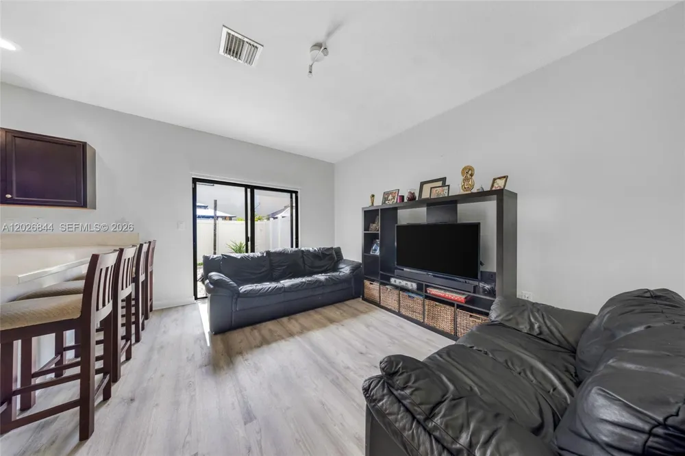 9381 W 33rd Ln Hialeah, FL 33018