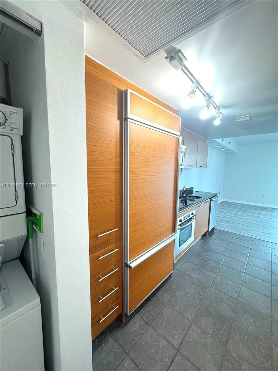 50 Biscayne Blvd #3303 Miami, FL 33132