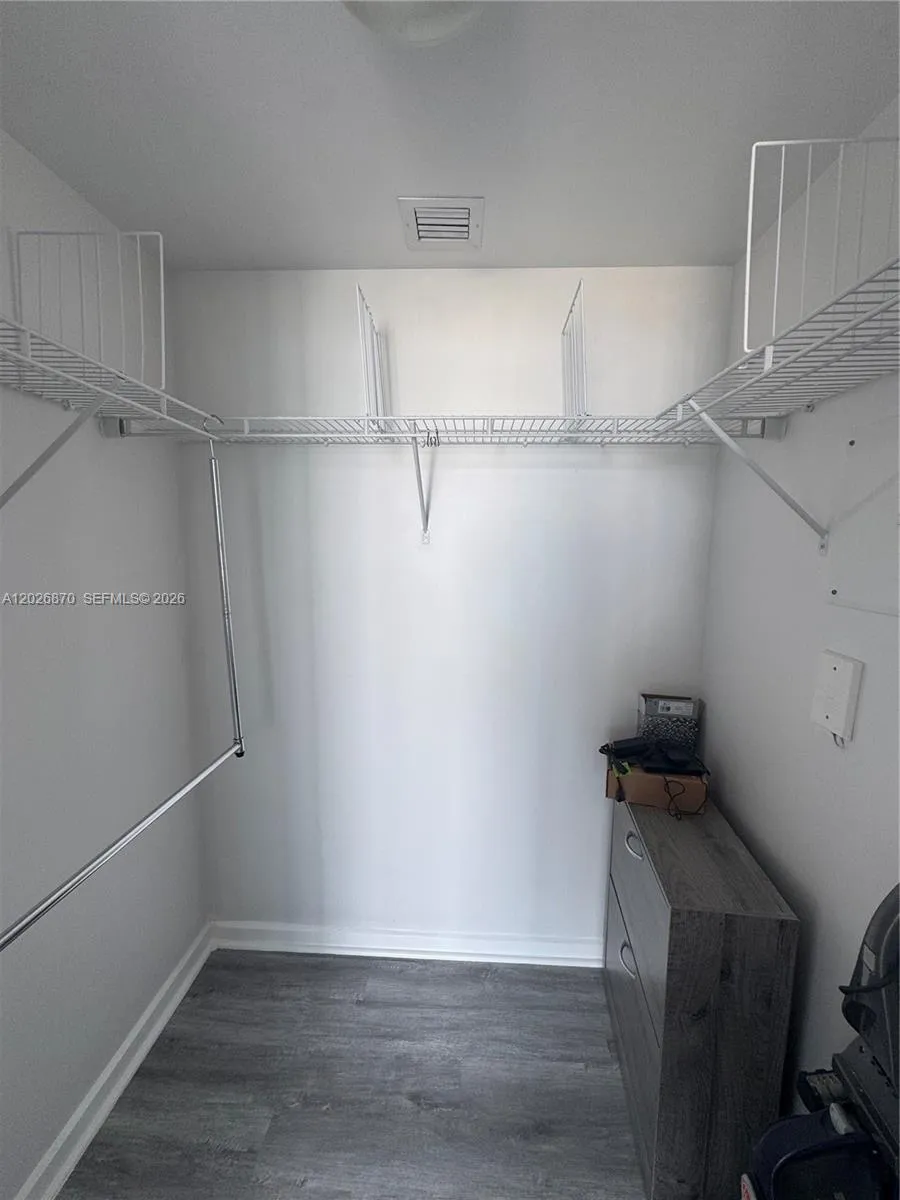 50 Biscayne Blvd #3303 Miami, FL 33132