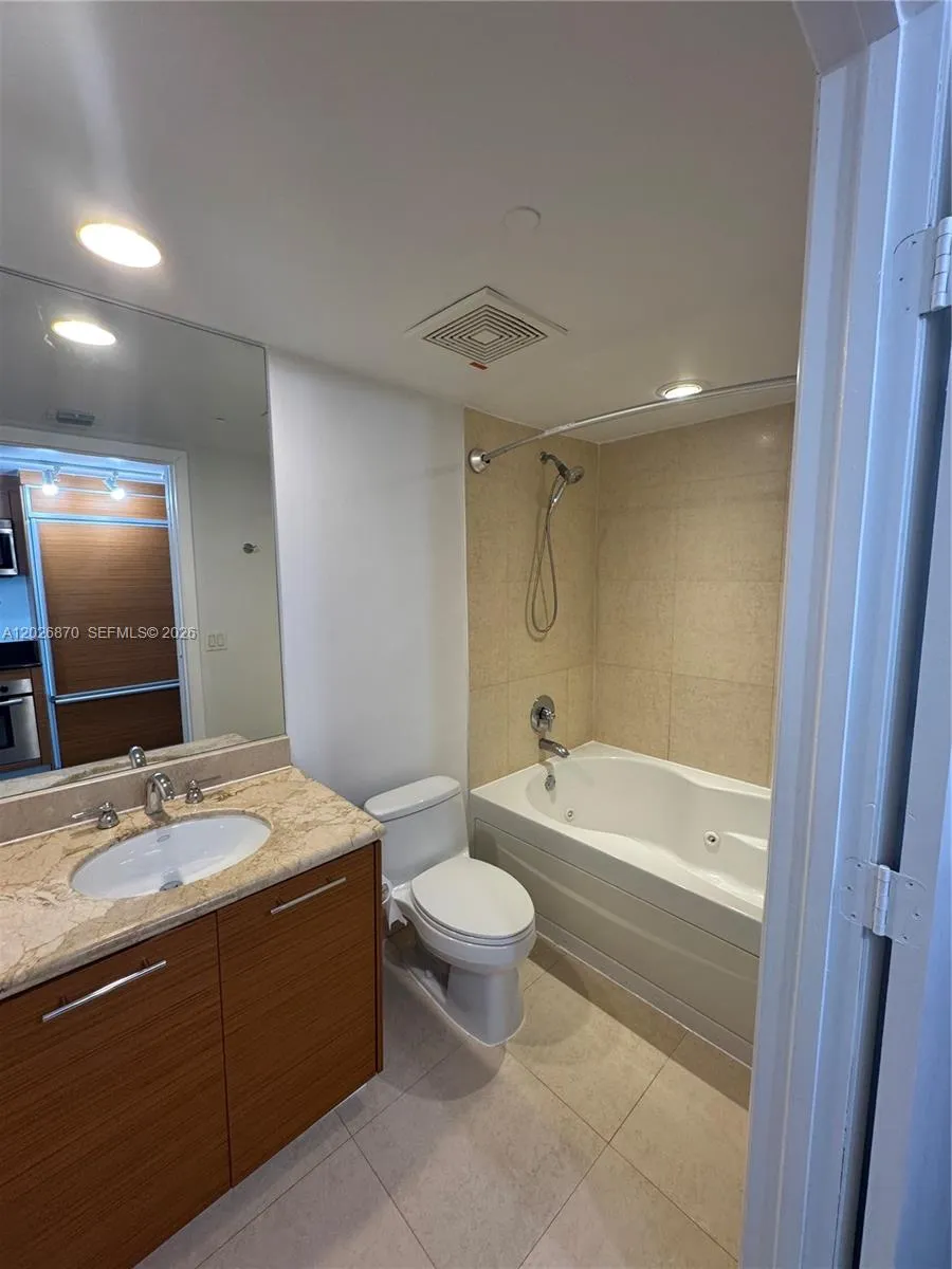 50 Biscayne Blvd #3303 Miami, FL 33132