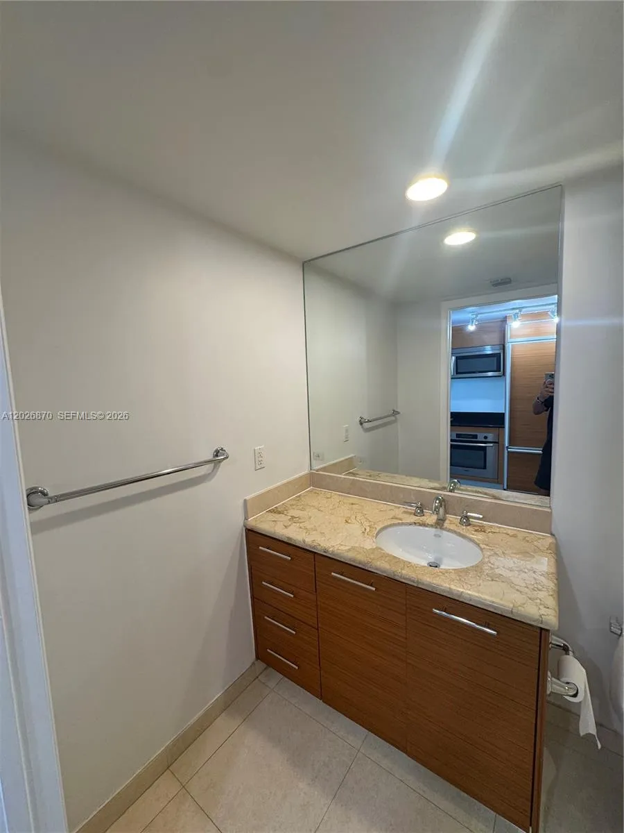 50 Biscayne Blvd #3303 Miami, FL 33132
