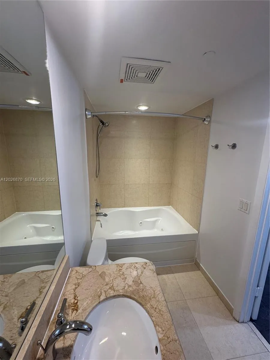 50 Biscayne Blvd #3303 Miami, FL 33132