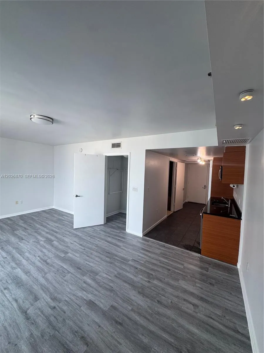 50 Biscayne Blvd #3303 Miami, FL 33132