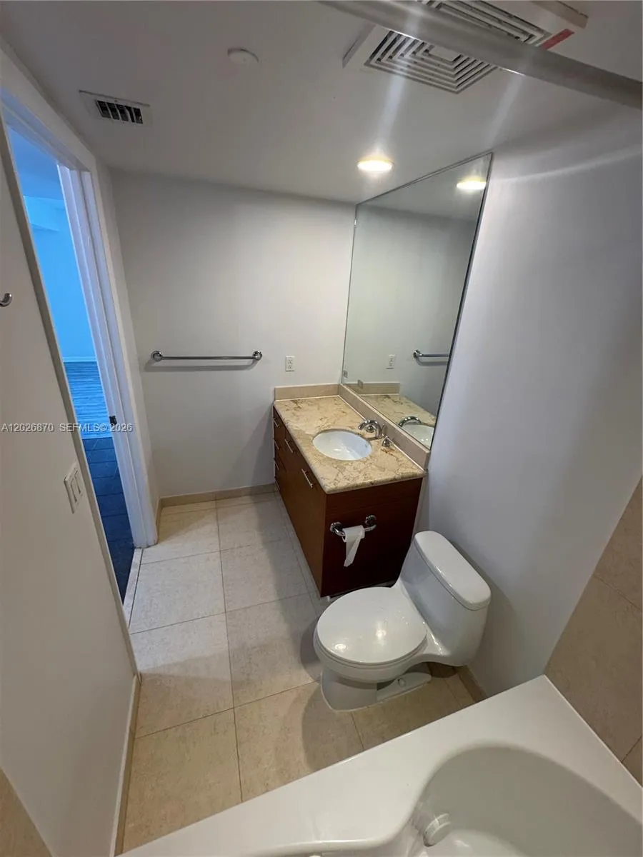 50 Biscayne Blvd #3303 Miami, FL 33132