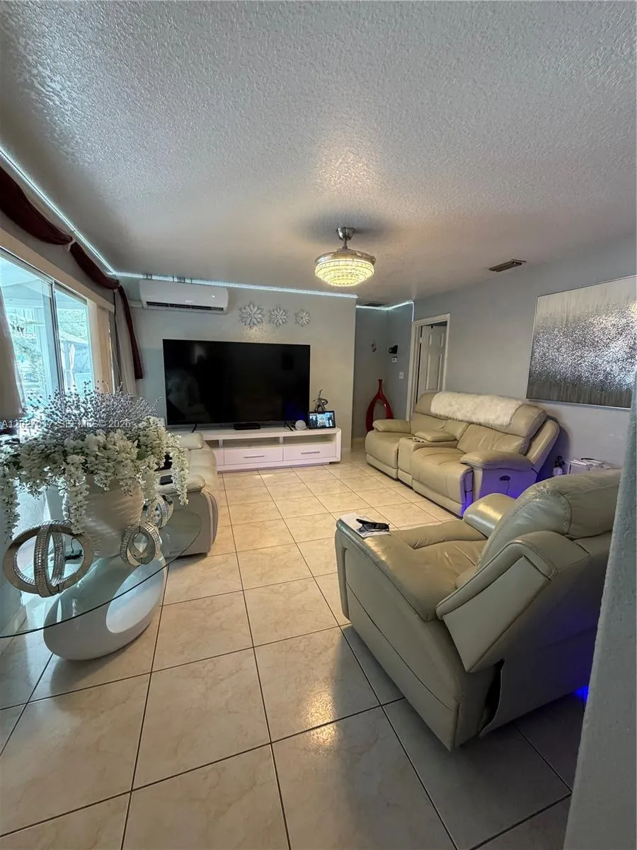 4162 Kingsbridge Drive Orlando, FL 32839