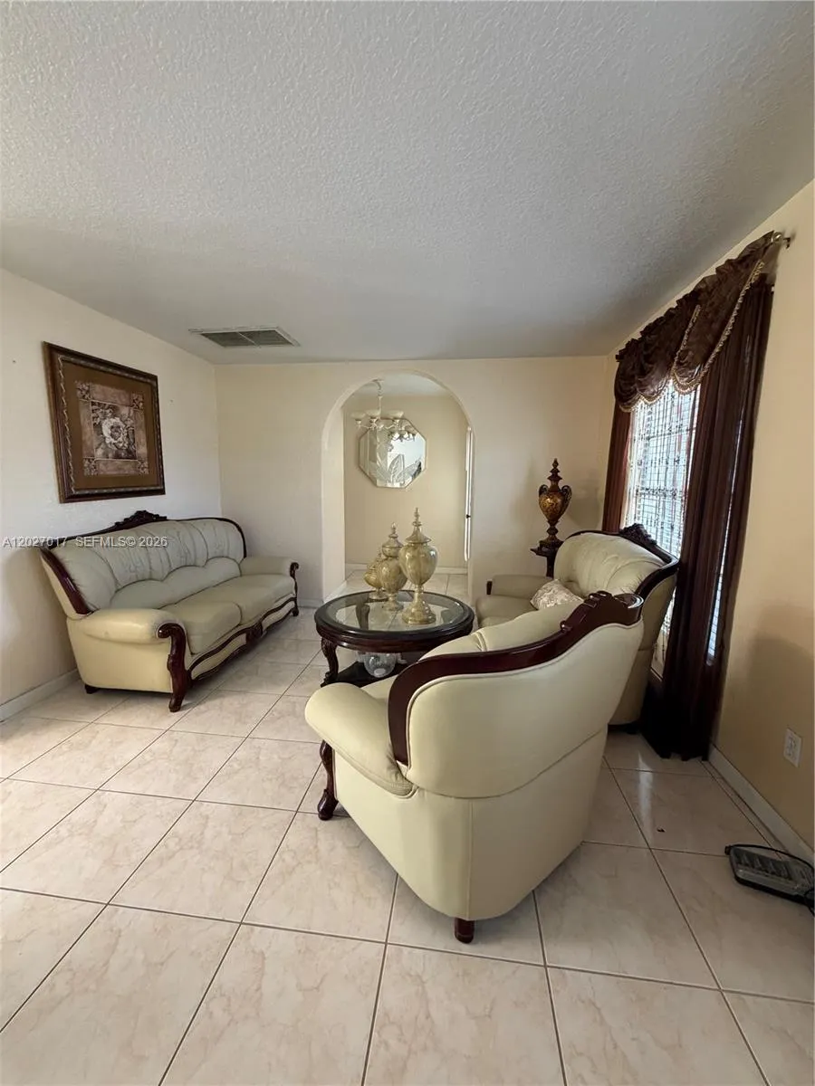 4162 Kingsbridge Drive Orlando, FL 32839