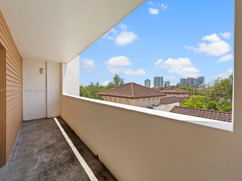 2740 SW 28th Ter #508 Miami, FL 33133