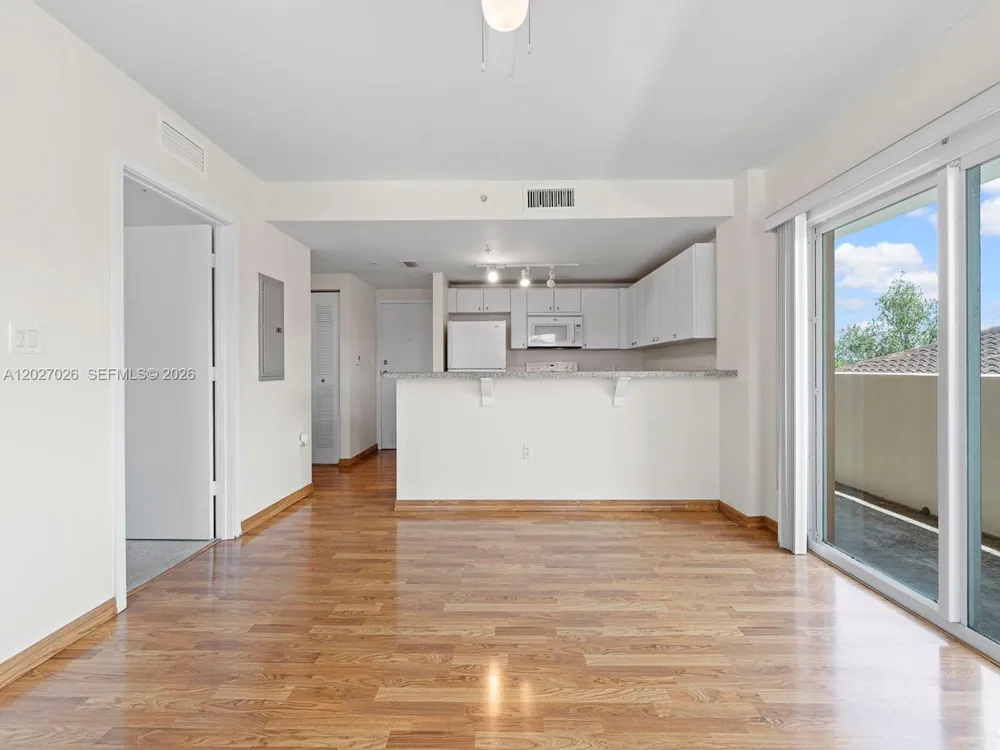 2740 SW 28th Ter #508 Miami, FL 33133