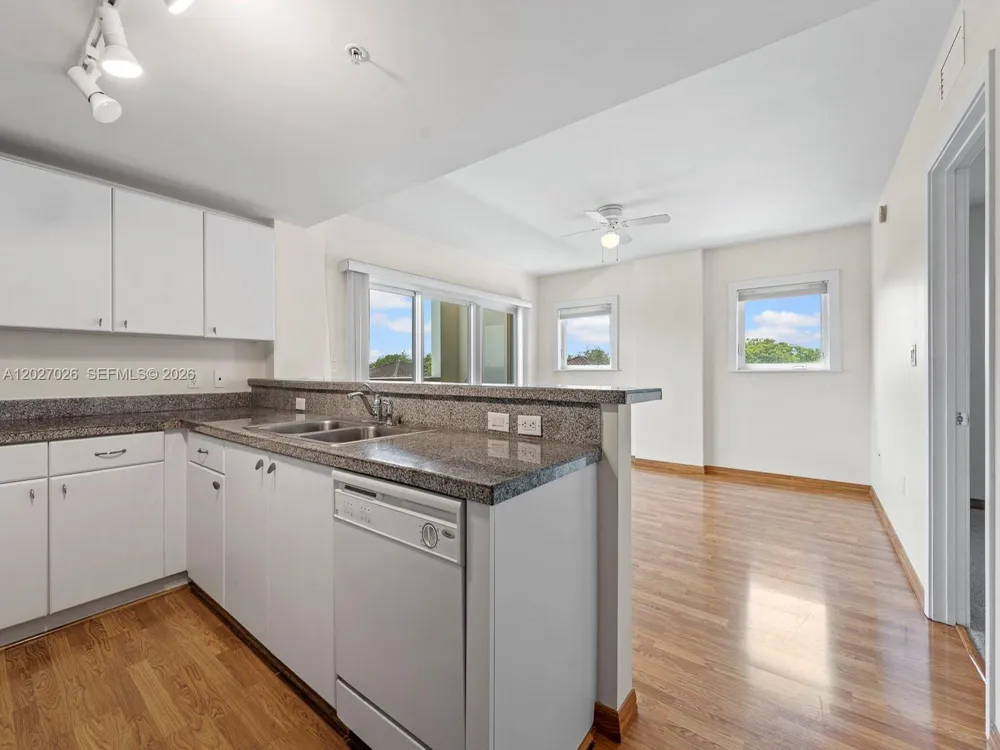 2740 SW 28th Ter #508 Miami, FL 33133