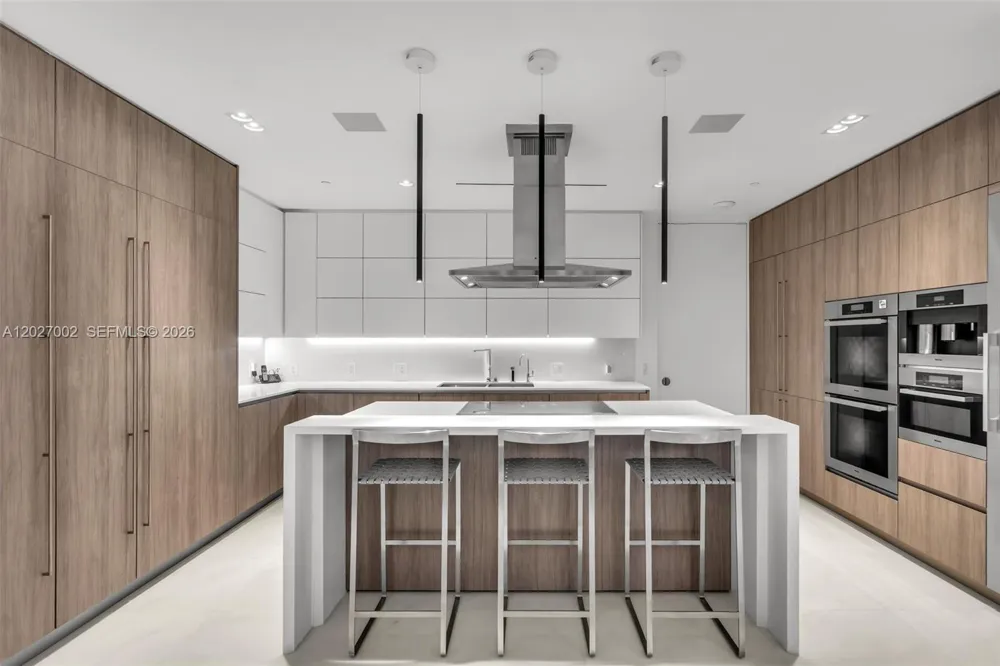 350 Ocean Dr #LPH2N Key Biscayne, FL 33149