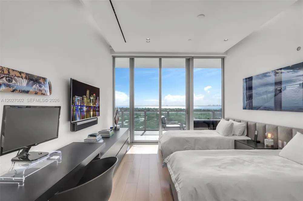 350 Ocean Dr #LPH2N Key Biscayne, FL 33149