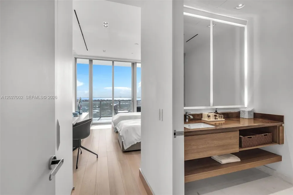 350 Ocean Dr #LPH2N Key Biscayne, FL 33149
