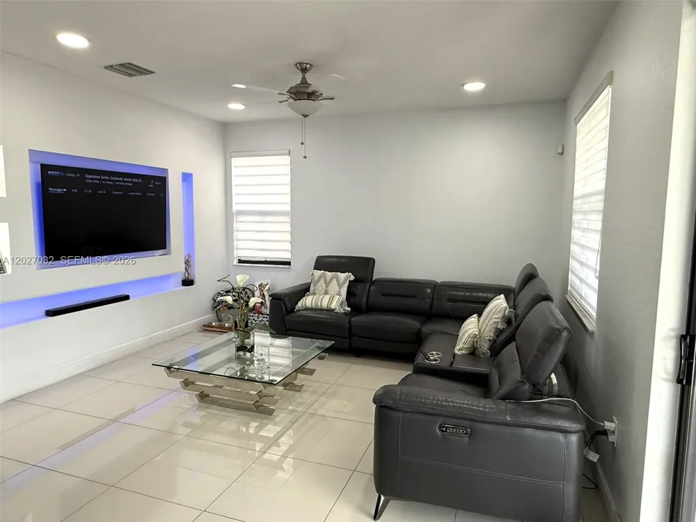 10060 NW 86th Ter Doral, FL 33178