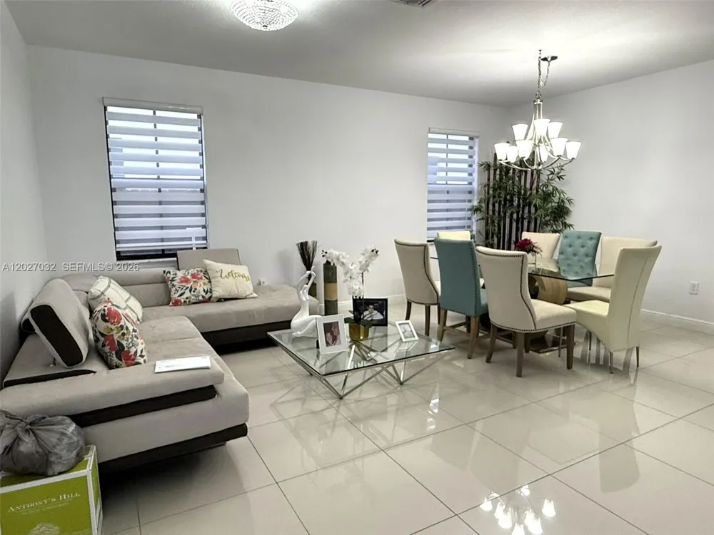 10060 NW 86th Ter Doral, FL 33178