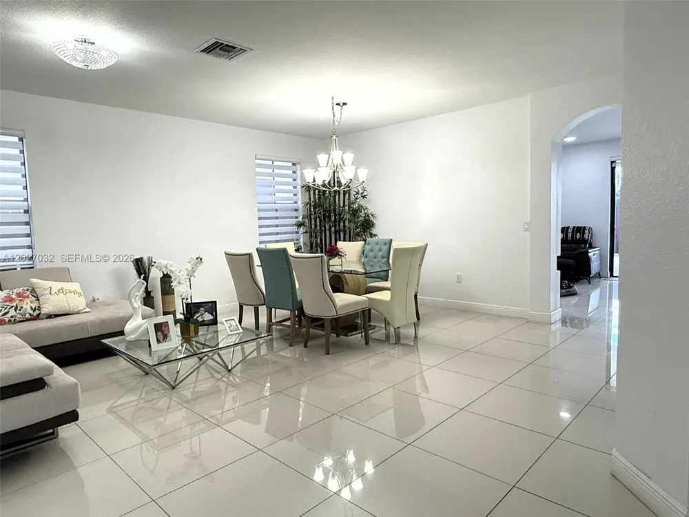10060 NW 86th Ter Doral, FL 33178