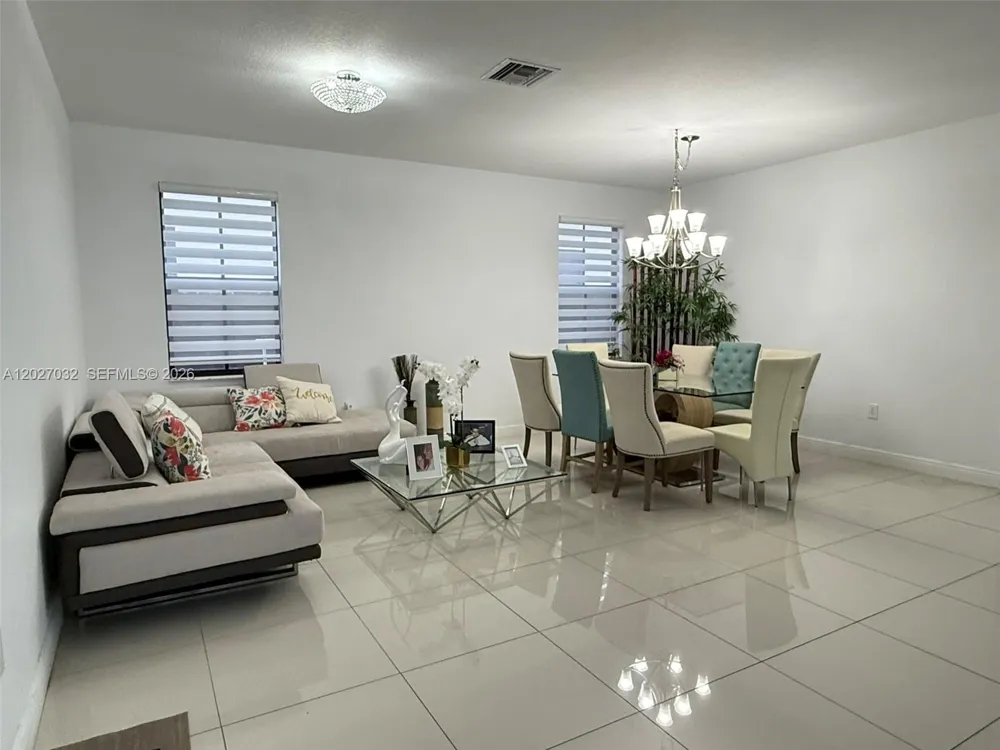 10060 NW 86th Ter Doral, FL 33178