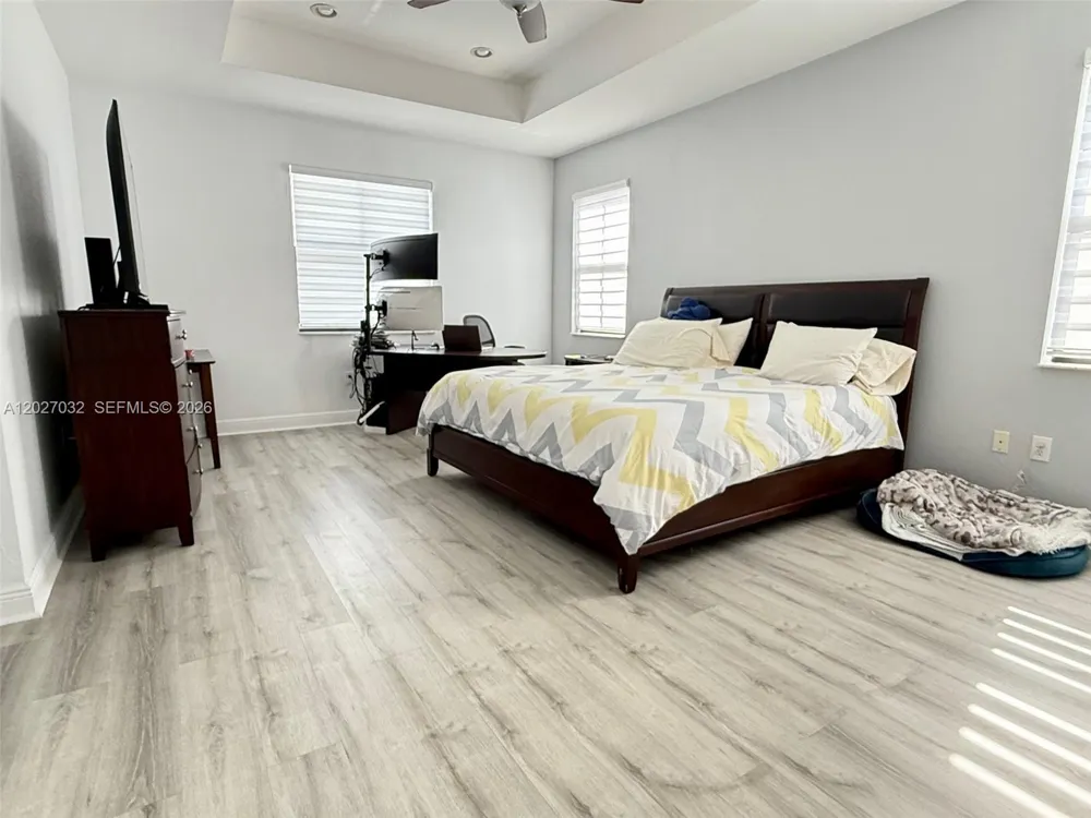 10060 NW 86th Ter Doral, FL 33178