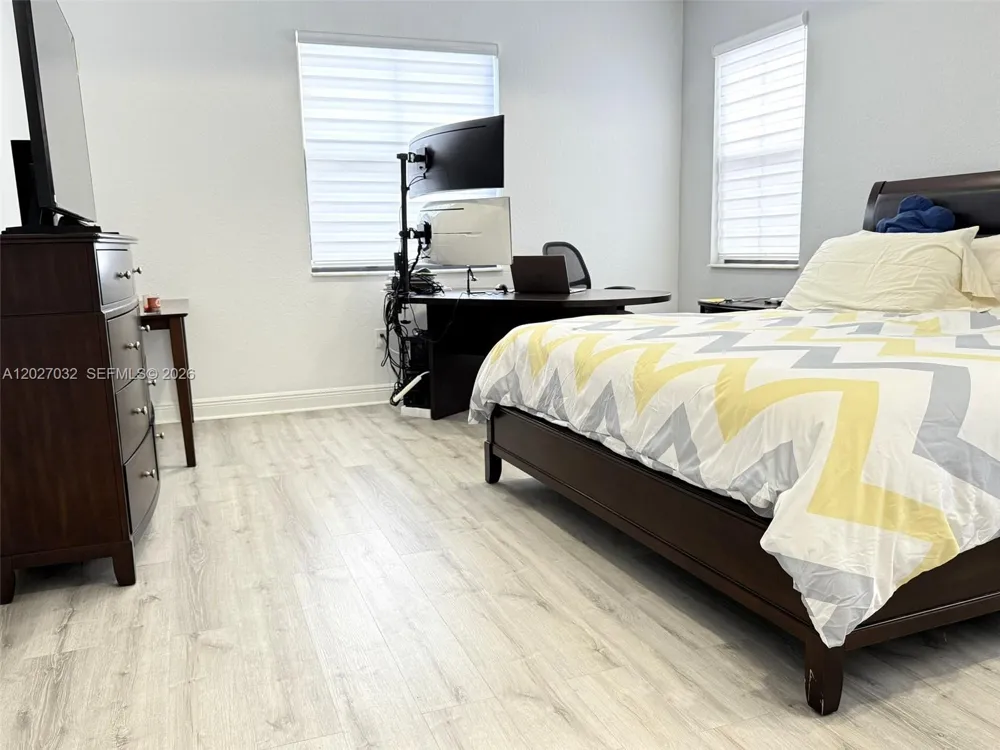 10060 NW 86th Ter Doral, FL 33178