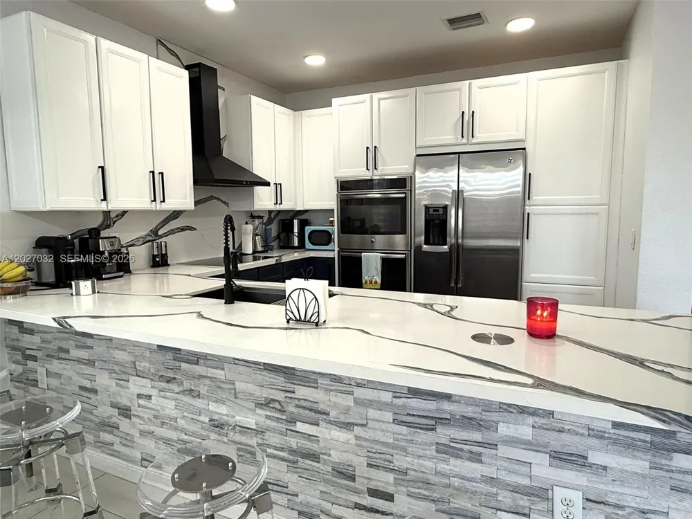 10060 NW 86th Ter Doral, FL 33178