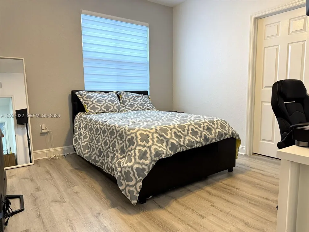 10060 NW 86th Ter Doral, FL 33178