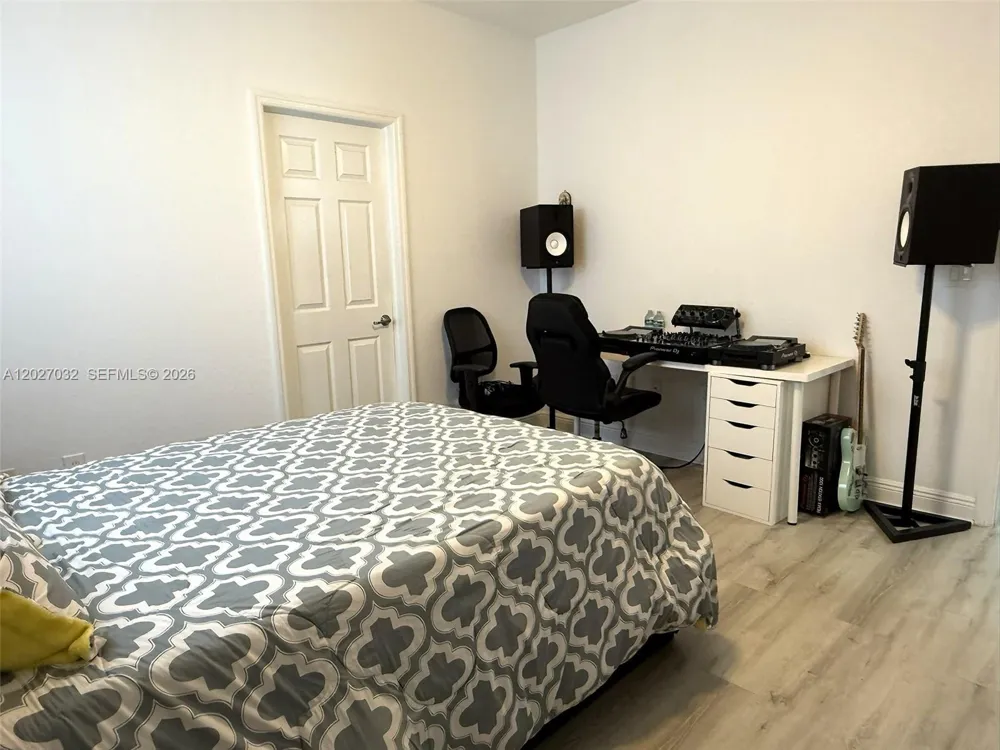10060 NW 86th Ter Doral, FL 33178