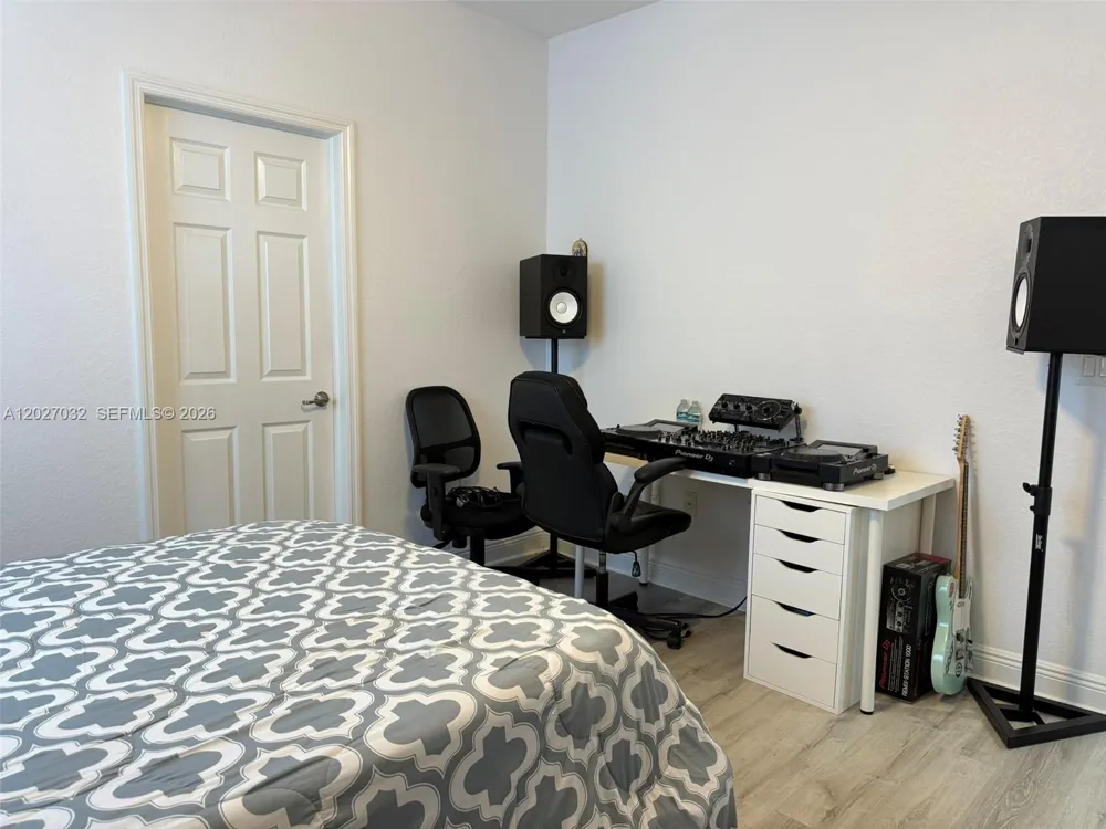 10060 NW 86th Ter Doral, FL 33178