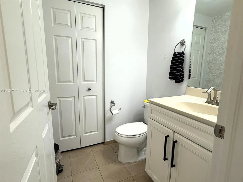 10060 NW 86th Ter Doral, FL 33178