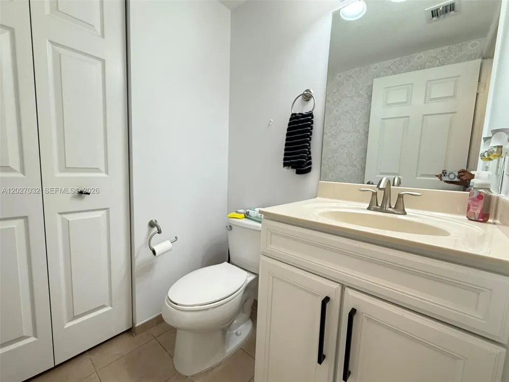 10060 NW 86th Ter Doral, FL 33178