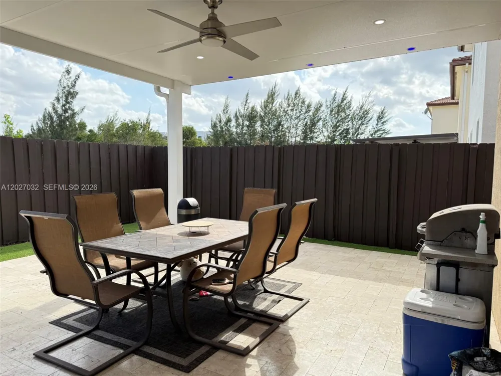 10060 NW 86th Ter Doral, FL 33178