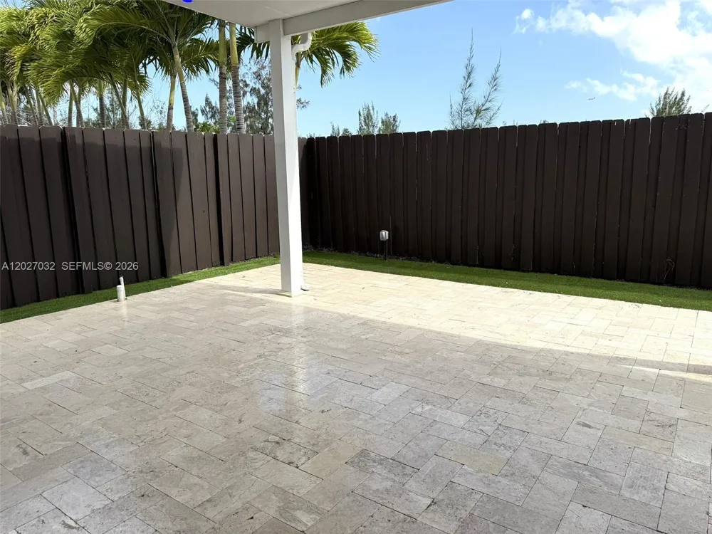 10060 NW 86th Ter Doral, FL 33178