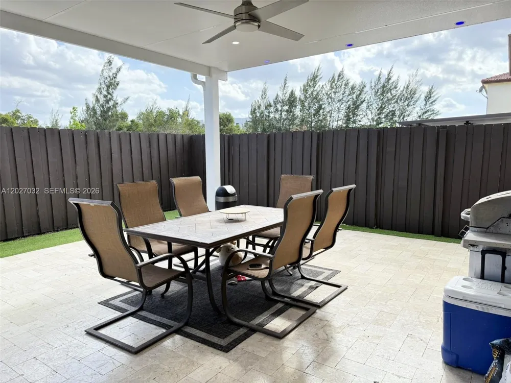 10060 NW 86th Ter Doral, FL 33178