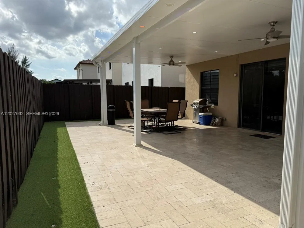 10060 NW 86th Ter Doral, FL 33178