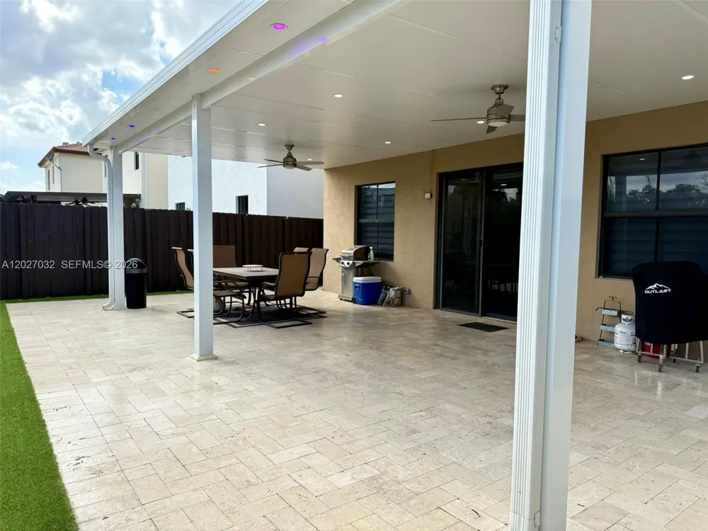 10060 NW 86th Ter Doral, FL 33178
