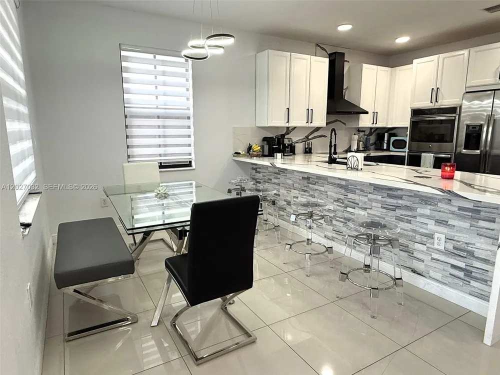10060 NW 86th Ter Doral, FL 33178