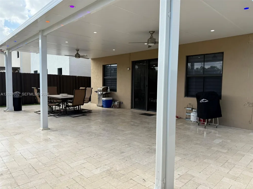 10060 NW 86th Ter Doral, FL 33178