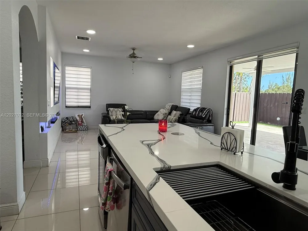 10060 NW 86th Ter Doral, FL 33178